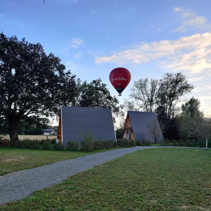 Tipi Apache Des Monteaux Villa Vivy Eksteriør billede