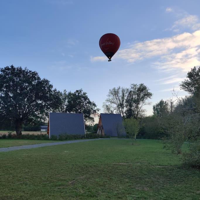 Tipi Apache Des Monteaux Villa Vivy Eksteriør billede