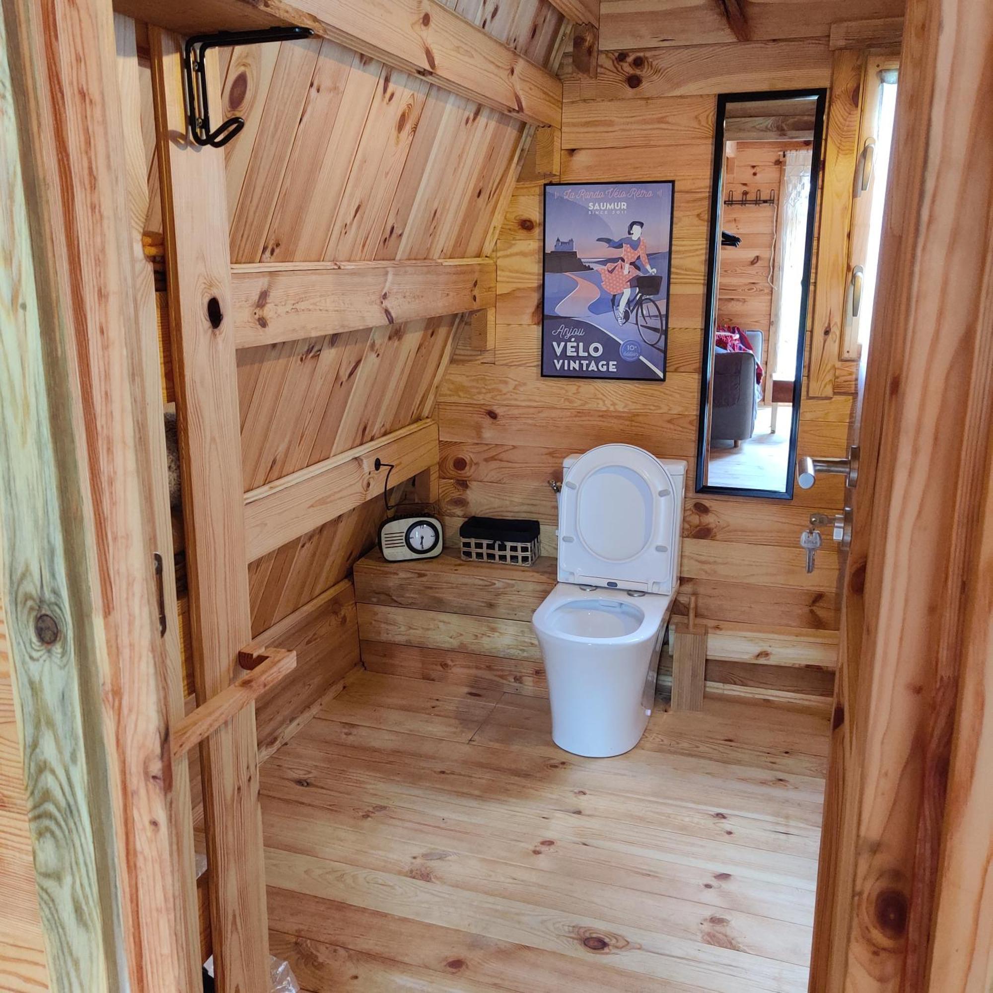 Tipi Apache Des Monteaux Villa Vivy Eksteriør billede